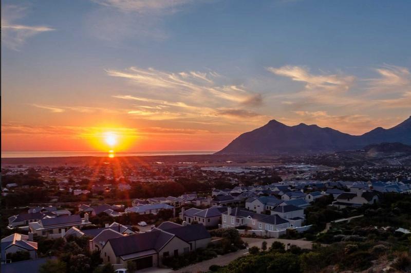 4 Bedroom Property for Sale in Crofters Valley Western Cape